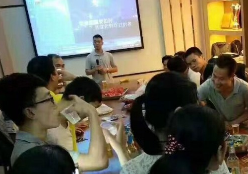 康盈门窗十大品牌6月员工生日晚会欢乐举行！